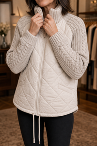 Sophia | Kuschelige und stilvolle gesteppte Daunenjacke mit Strickdetails