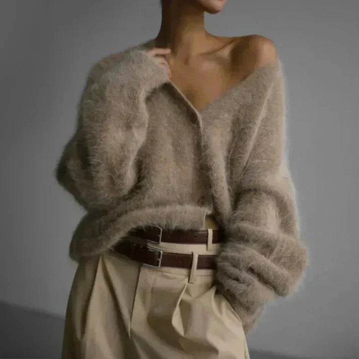 Grace | Stilvolle und gemütliche taubengraue Strickjacke mit V-Ausschnitt