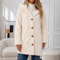 Isabella | Cappotto morbido con cappuccio in jacquard a rombi e raffinati dettagli con bottoni
