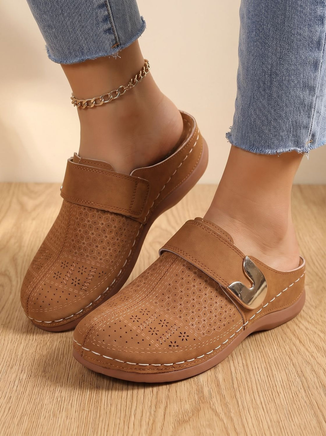 Leonie | Orthopedic Slip-On Clogs for Women with Adjustable Strap