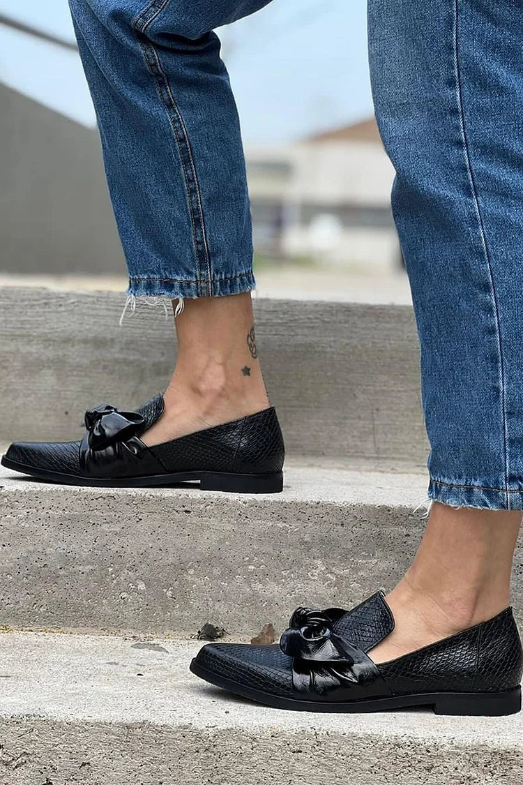 Casey | Black Loafers – Elegant Shiny Bow Detail for Women