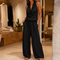 Samantha | Eleganter Neckholder-Jumpsuit mit weitem Bein und drapiertem Ausschnitt