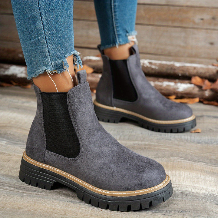 Elizabeth | Zeitlose und markante Chelsea-Plateau-Stiefeletten