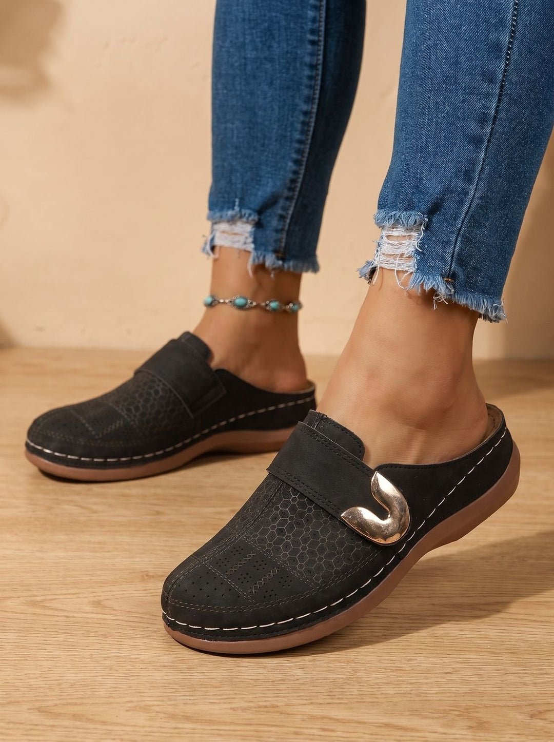 Leonie | Orthopedic Slip-On Clogs for Women with Adjustable Strap