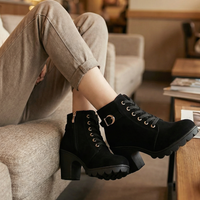 Adeline | Schicke knöchelhohe Stiefel mit Fellfutter und klobigem Absatz