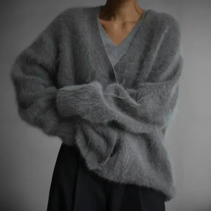 Grace | Stilvolle und gemütliche taubengraue Strickjacke mit V-Ausschnitt