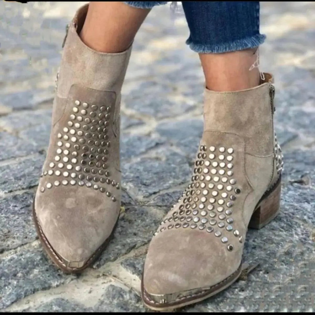 Joyce | Stivaletti alla caviglia in pelle scamosciata borchiati che valorizzano i tuoi look di tutti i giorni