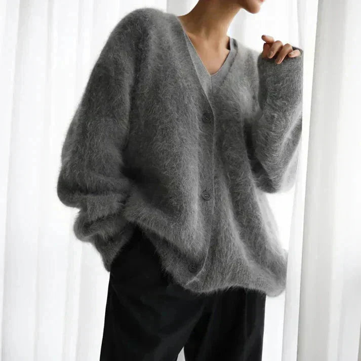 Grace | Stilvolle und gemütliche taubengraue Strickjacke mit V-Ausschnitt