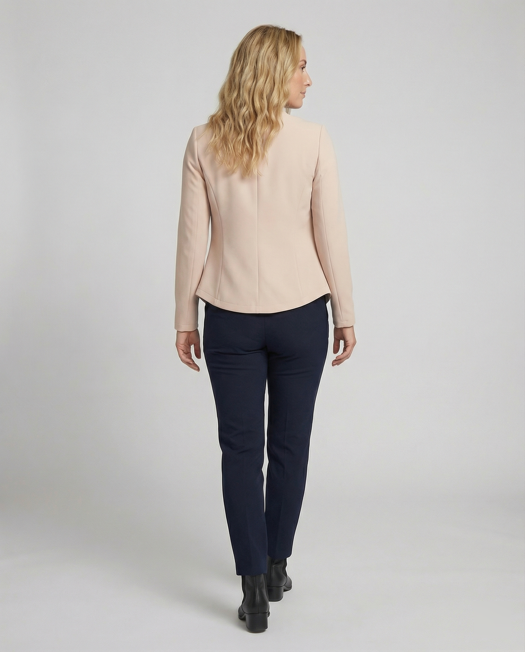 Elysia | Elegant & Comfortable Women’s Blazer for Every Occasion 3