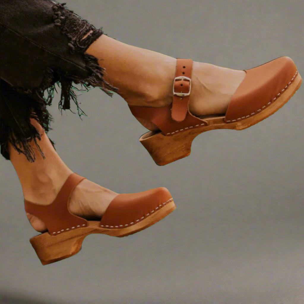 Gina | Comfortable Women's Clogs – Stylish Wooden Platform & Closed Toe Design 1