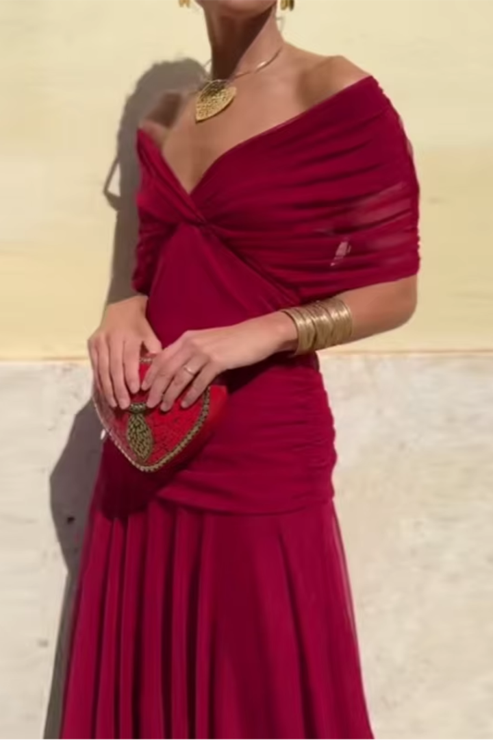 Livia | Elegant Plus Size Maxi Dress for Formal Events 10
