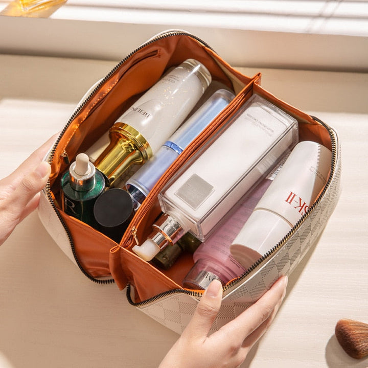 LuxeCarry | Stylish Checked Pattern Travel Toiletry Bag – Compact & Water-Resistant 1