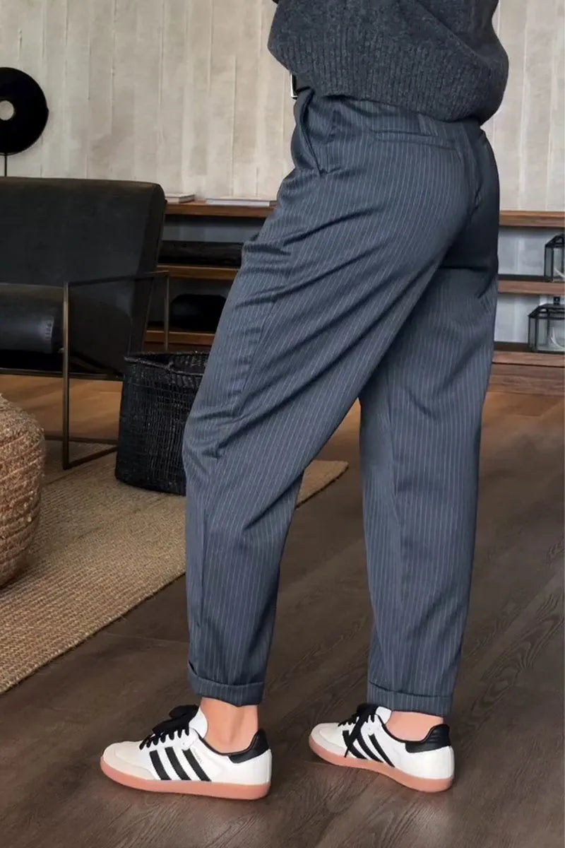 Mara | Elegant, Figure-Flattering Trousers – Timeless Style & Comfortable Fit 5
