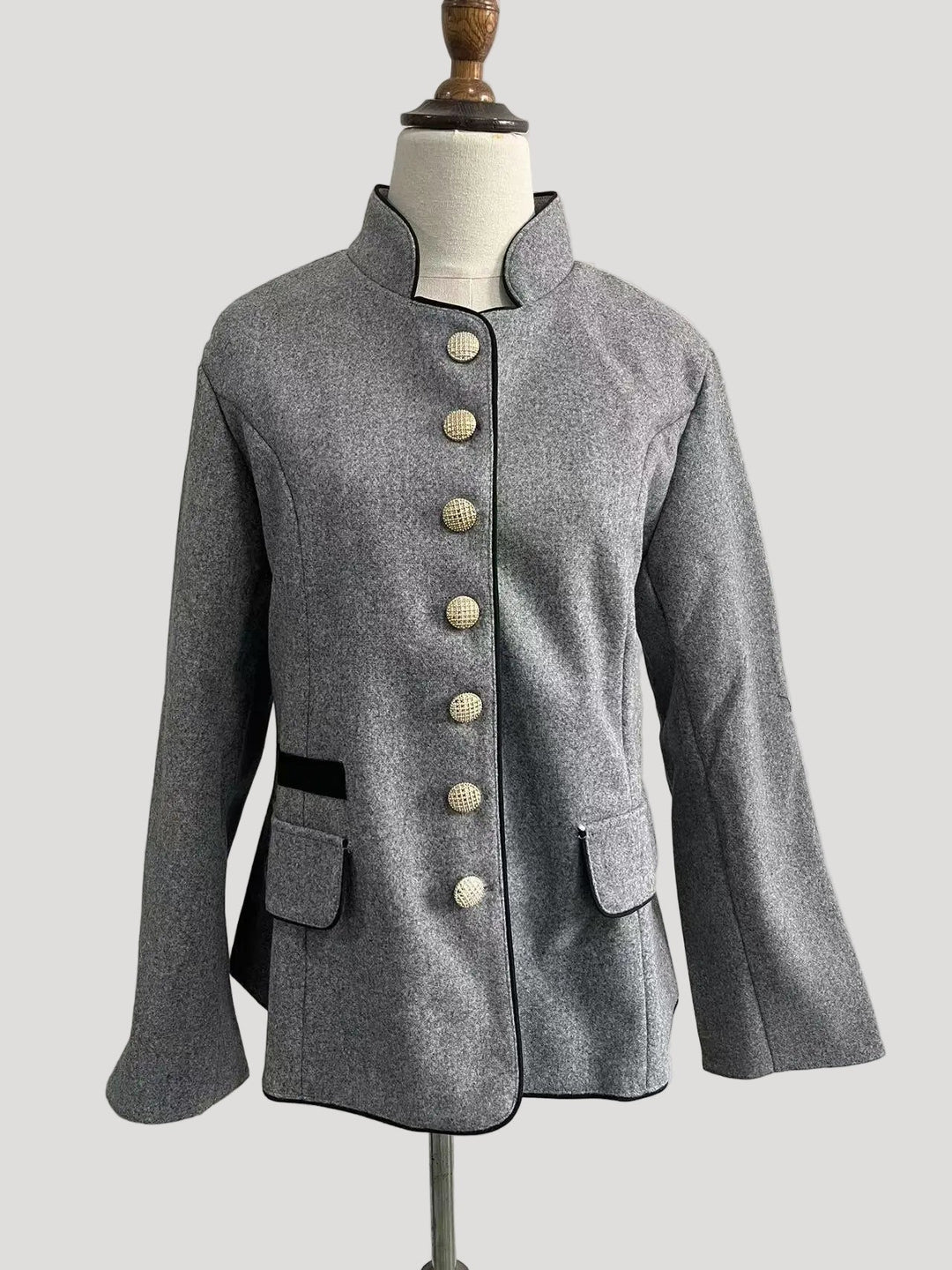 Mia | Elegant women's short jacket in urban style 2