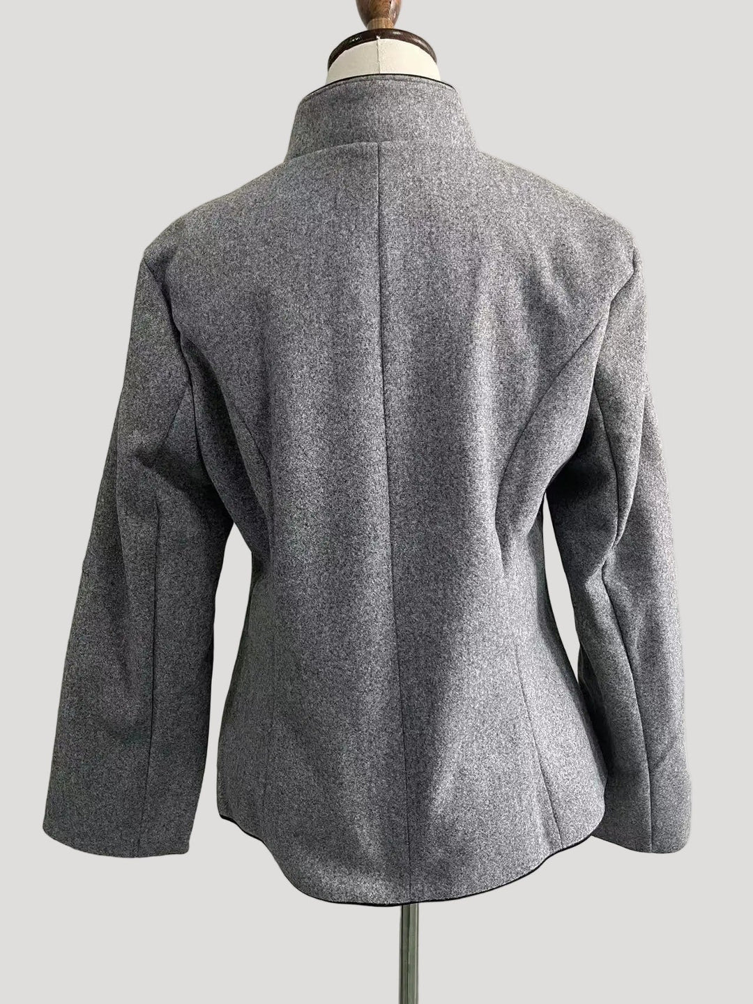 Mia | Elegant women's short jacket in urban style 3