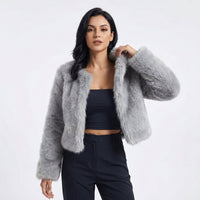 Hannah | Kurzer Kunstpelz-Warmstrickjacke