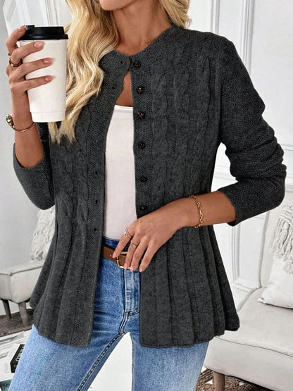 Cecilia | Cardigan in maglia a trecce con vita sagomata