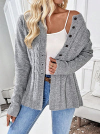 Cecilia | Cardigan in maglia a trecce con vita sagomata