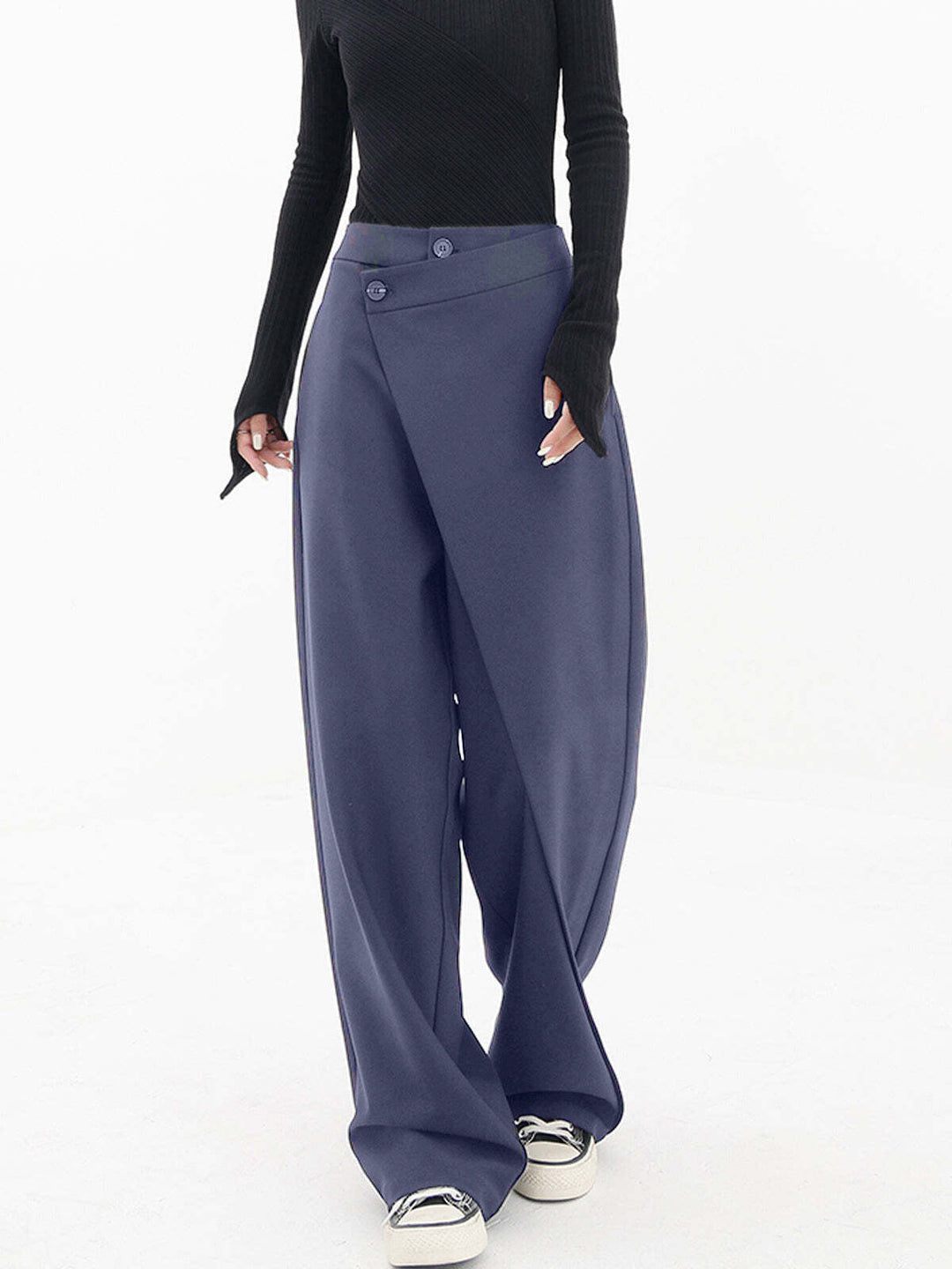 Julia | Moderne, weit geschnittene, asymmetrische Baggy-Hose im lässig-eleganten Stil