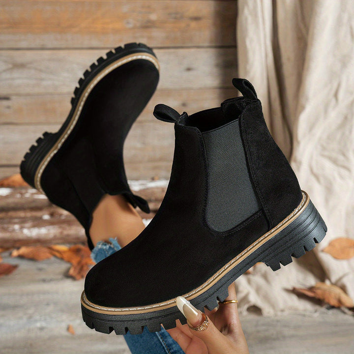 Elizabeth | Zeitlose und markante Chelsea-Plateau-Stiefeletten