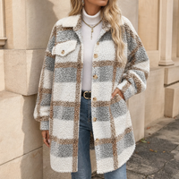 Clara | Intramontabile cappotto sherpa a quadri per un accogliente stile invernale