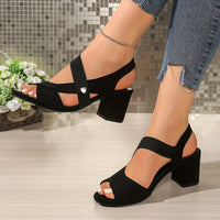 Juliette | Gepolsterte Sandalen mit orthopädisch inspirierten Stretchriemen und Blockabsatz